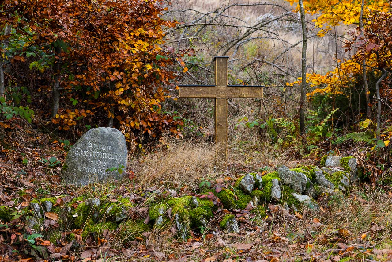 Greitemann Stein mit Holzkreuz