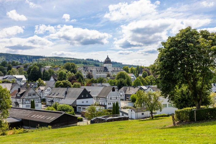 Fachwerkidylle und Kloster in Grafschaft