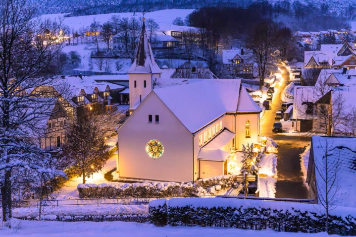 St. Blasius Kirche Westfeld im Winter